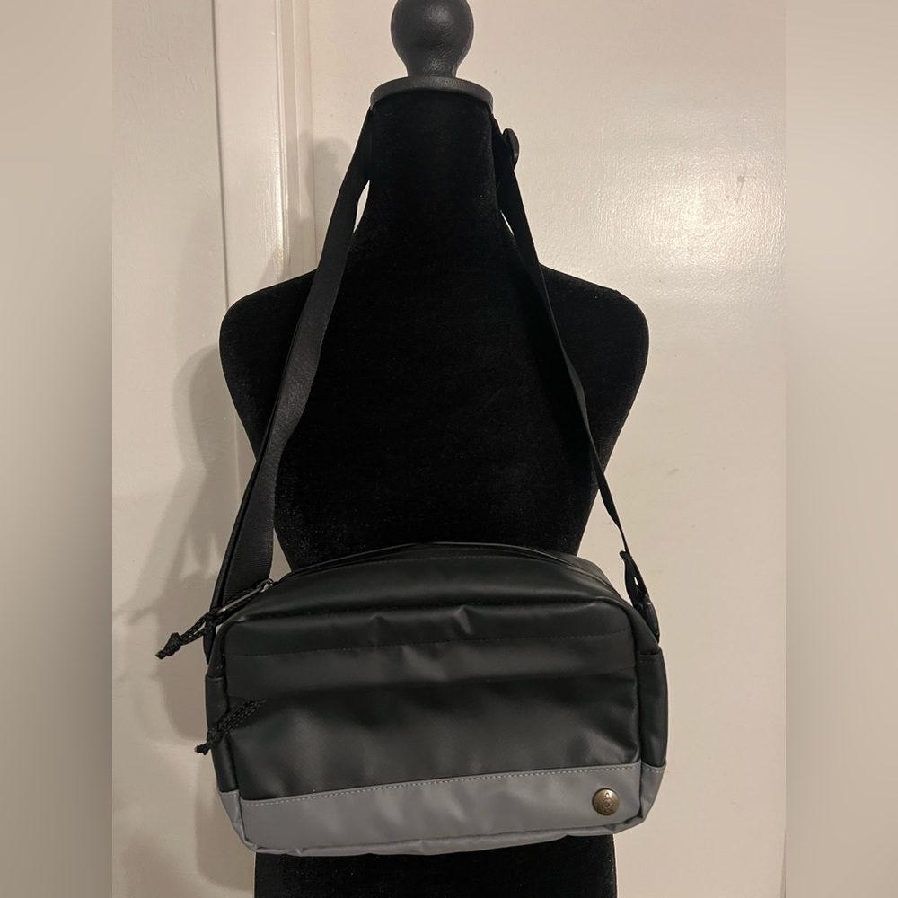 RARE|Stream Trail Waterproof Crossbody|Black & Gray
